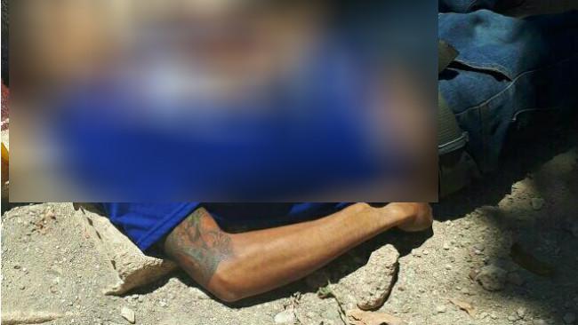 Pria di Kupang nekat membacok pelaku yang menganiaya ayahnya. (Liputan6.com/ Ola Keda)