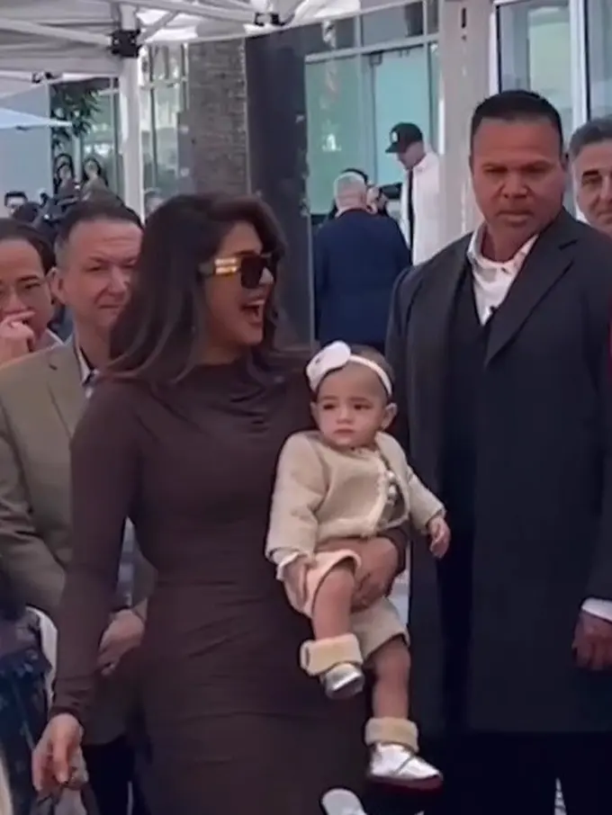 Priyanka Chopra tunjukkan wajah putrinya, Malti, ke dunia. (Foto: Instagram/mackennaluvsjonas93)