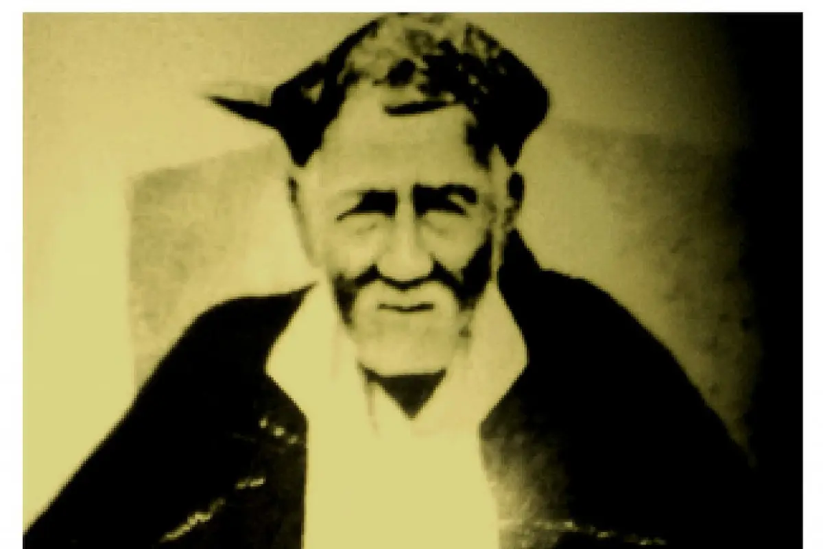 KH Hasan Besari (sumber: uinsuka.kmnu.or.id)