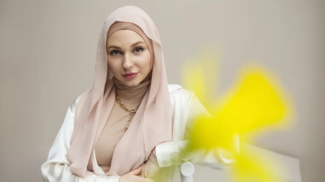 Rahasia Tampil Fresh dan Menawan Saat Silaturahmi Idul Adha dengan Makeup Minimalis - Cover