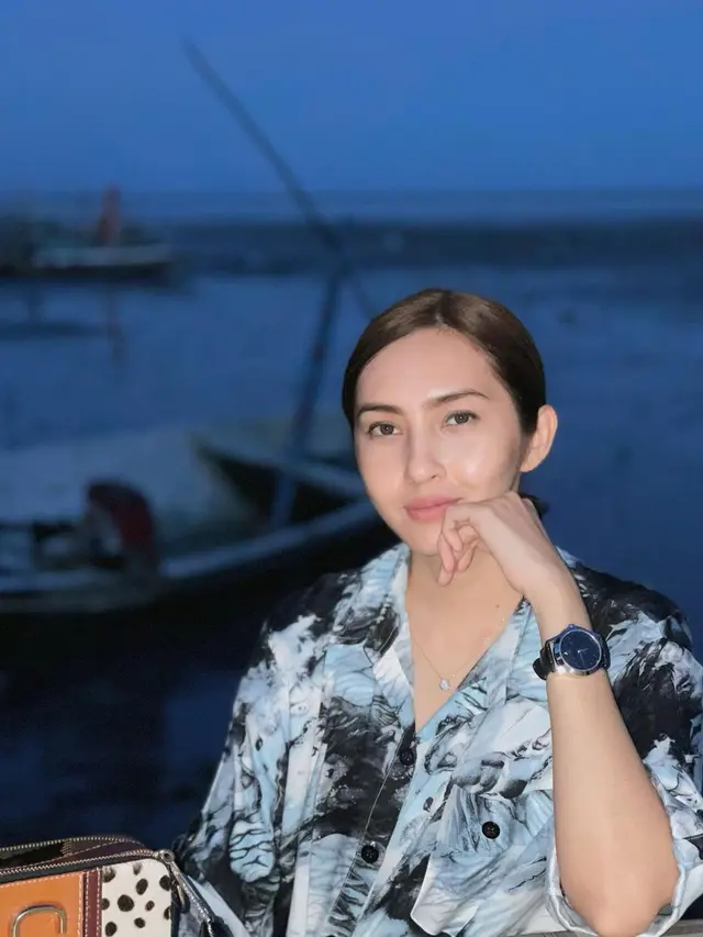 6 Potret Yanni Melwani, Aktris Berdarah Papua yang Ikut Bicara Soal Ikon PON XX