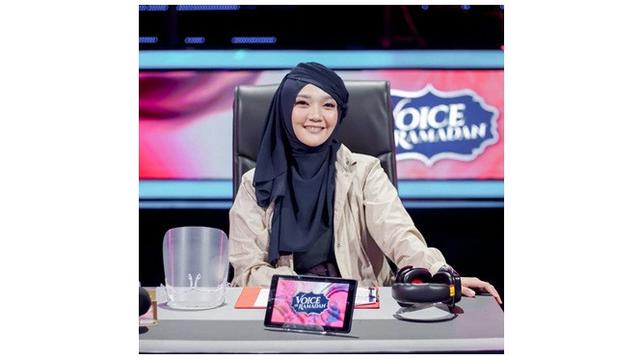 Kembali Eksis, Ini 6 Potret Sulis saat Tampil di Atas Panggung