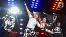 Grup boyband Westlife tampil pada konsernya yang bertajuk “Westlife The Wild Dreams Tour 2023 Jakarta” di Stadion Madya GBK, Jakarta, Sabtu (11/2/2023). Westlife membawakan sejumlah lagu diantaranya Uptown Girl, Flying Without Wings, dan I Lay My Love On You. (Liputan6.com/Angga Yuniar)