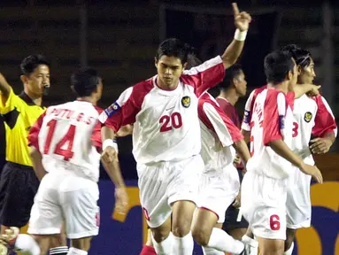 Timnas Indonesia dibawah asuhan Ivan Kolev berhasil mencukur Timnas Filipina dengan skor 13-1. Bambang Pamungkas dan Zaenal Arif paling banyak menjebol gawang Filipina dengan masing-masing empat gol. (AFP/Weda)