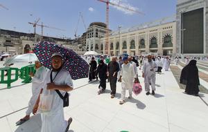 Jemaah haji Indonesia sudah mulai berdatangan di Kota Makkah. Mereka disambut dengan cuaca panas yang mencapai suhu 30-45 derajat Celsius. (FOTO; MCH PPIH ARAB SAUDI 2023)