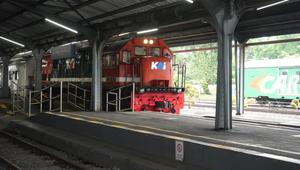Kereta api Blambangan ekspres memasuki stasiun Jember. (Foto: istimewa)