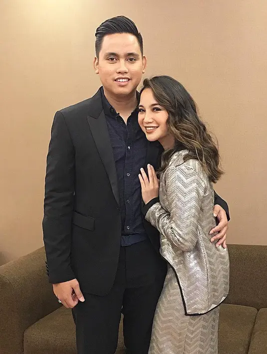 Chacha Frederica dan Dico sempat LDR. Pasalnya Dico menempuh pendidikan di luar negeri. (foto: instagram.com/chafrederica)