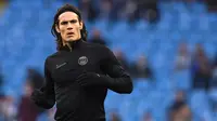 5. Edinson Cavani - Manchester United mendaratkan penyerang asal Uruguay ini dengan status free transfer pada bursa transfer musim 2020 ini. Cavani dikontrak selama dua tahun dengan bayaran 10 juta euro atau setara dengan Rp174,4 miliar per tahun. (AFP/Paul Ellis)