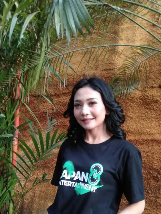 Penyanyi Dilla Priscillia memperkenalkan lagu terbarunya berjudul Aku Istri Bukan Pembantu