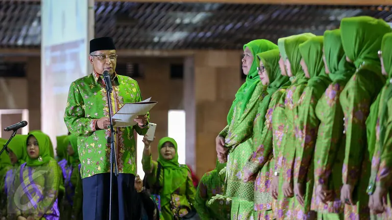 Said Aqil Siraidj melantik Khofifah Indar Paraswera sebagai Ketua Umum Muslimat NU