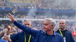 Pelatih asal Portugal, Jose Mourinho yang pernah memenangkan Liga Champions bersama Porto dan Inter Milan, mengaku belum pernah bekerja sejak dipecat oleh tim Serie A Italia, AS Roma, pada Januari 2024. (Yasin AKGUL/AFP)