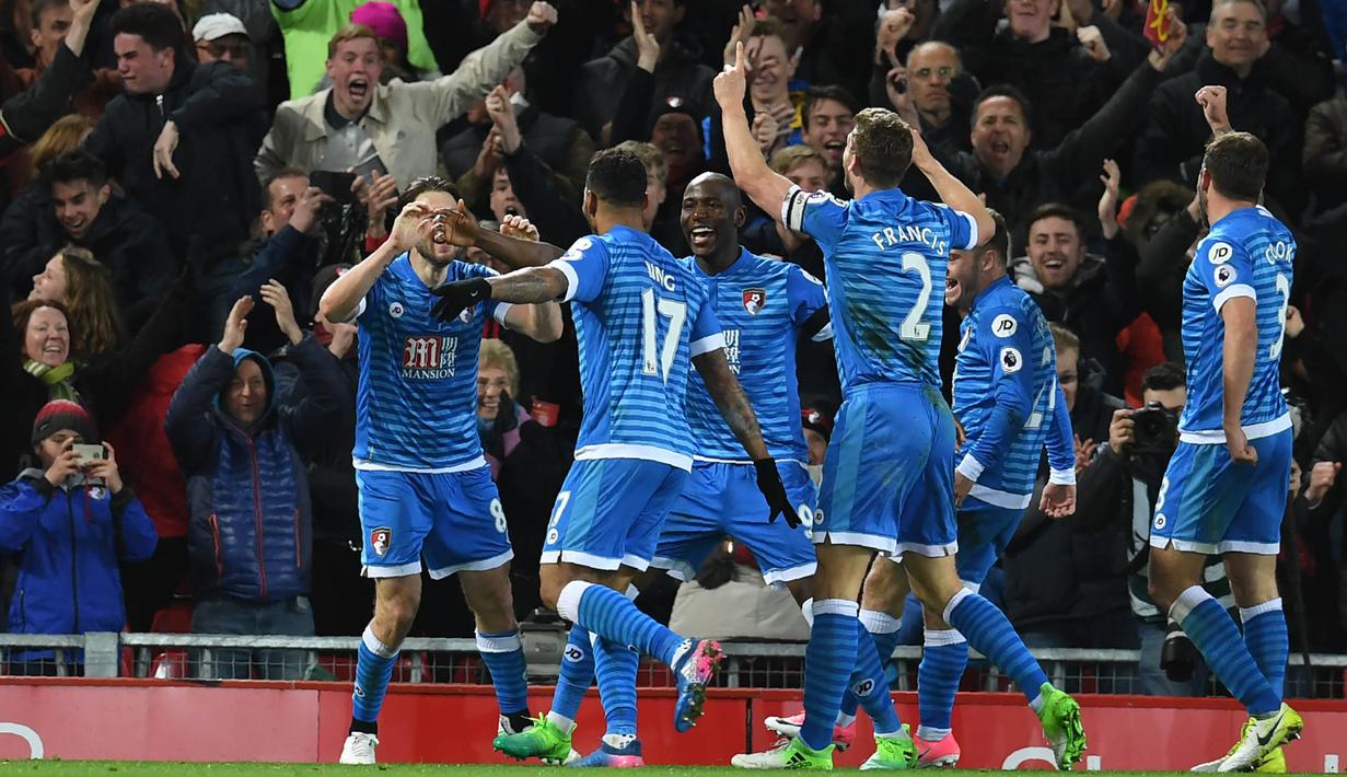 Striker Bournemouth, Joshua King, melakukan selebrasi usai mencetak gol. Kemenangan Liverpool sirna ketika Joshua King bisa menyamakan kedudukan di menit 87. (AFP/Paul Ellis).