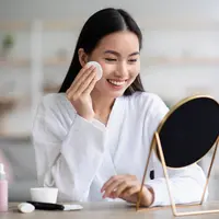 Ilustrasi Penggunaan Toner Pad/copyright shutterstock/Prostock-studio