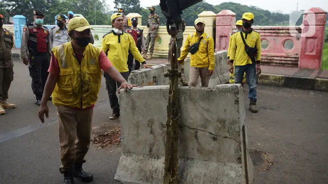 FOTO: Jelang Tahun Baru, Kawasan Kanal Banjir Timur Ditutup
