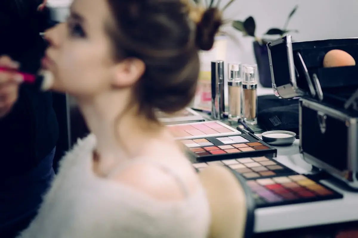 10 Langkah Buat Makeup Tahan Lama Seharian