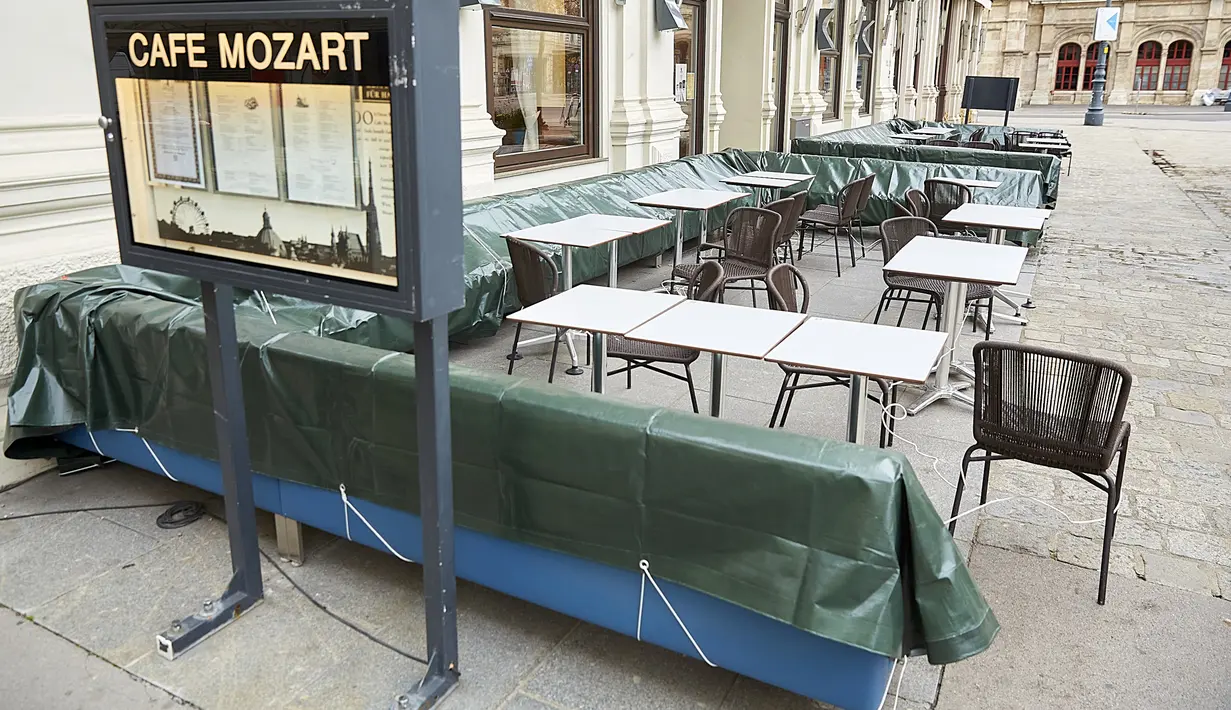Pemandangan jalan saat peningkatan langkah-langkah karantina wilayah (lockdown) guna membatasi penyebaran COVID-19 di Wina, Austria, 17 November 2020. Austria memerintahkan masyarakat bekerja dari rumah. (Xinhua/Georges Schneider)