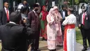 Istri Perdana Menteri Malaysia, Wan Azizah Wan Ismail disambut oleh Uskup Agung Jakarta Kardinal Ignatius Suharyo saat mengunjungi Gereja Katedral, Jakarta Senin (9/1/2023). Wan Azizah Wan Ismailke Gereja Katedral melalui Terowongan Silaturahmi. Terowongan itu menghubungkan Masjid Istiqlal dengan Gereja Katedral. (Liputan6.com/Herman Zakharia)