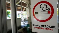 Pencanangan bebas asap rokok di Balai Kota Solo sengaja dilakukan pada bulan puasa untuk menyiapkan pegawai tak merokok di bulan lain. (Liputan6.com/Fajar Abrori)