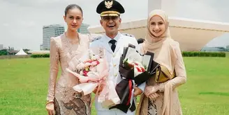 Ramzi telah resmi menjadi Wakil Bupati Cianjur, istrinya Avi Basalamah dan putrinya Asila tampak hadir di pelantikan dengan kompak mengenakan pakaian serba coklat.&nbsp;[@therealasilamaisa]