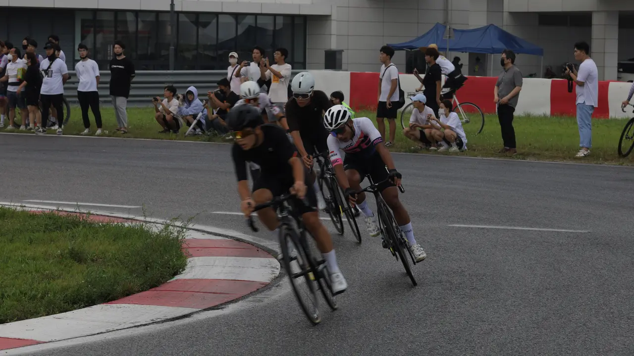 Pesepeda junior Indonesia, Julian Abimanyu juara di kejuaraan balap sepeda King of Track di Korea Selatan.
