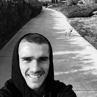 Inilah deretan foto-foto selfie Griezmann, Pemain Terbaik Piala Eropa 2016 yang bikin kamu senyum sendiri. (Foto: Instagram)