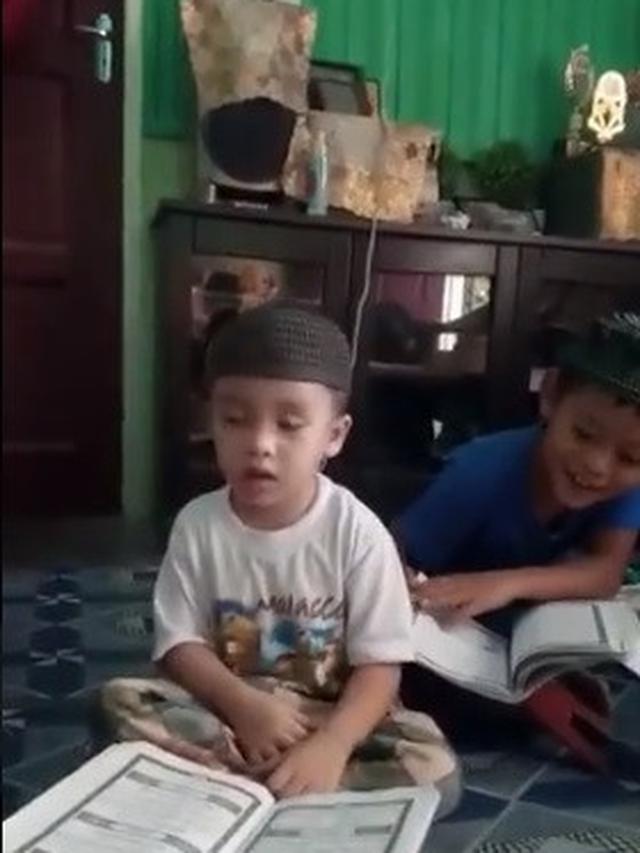 bocah tak kuasa tahan ngantuk saat mengaji
