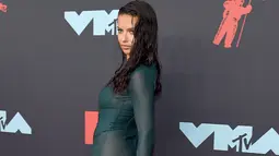 Model Adriana Lima berpose setibanya menghadiri MTV Video Music Awards 2019 di Prudential Center, Newark, New Jersey, Senin (26/8/2019). Kehadiran Adriana Lima di red carpet menjadi sorotan lantaran mengenakan baju renang di ajang penghargaan musik tersebut. (Jamie McCarthy/Getty Images for MTV/AFP)
