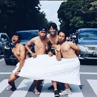 Foto di lampu merah, tren yang berpotensi bahaya namun mewabah di kalangan publik.