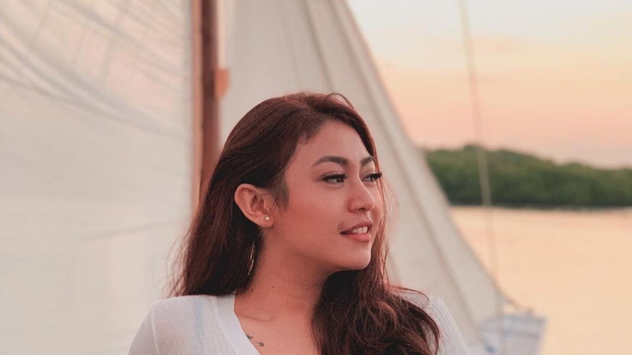 FOTO: Punya Bisnis Travel, Ini Gaya Liburan Ayu Anjani di Indonesia