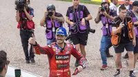 Sementara itu, di Sprint Race MotoGP Jerman 2024, Francesco Bagnaia harus puas finis di posisi ketiga setelah Miguel Oliveira. (Radek Mica/AFP)