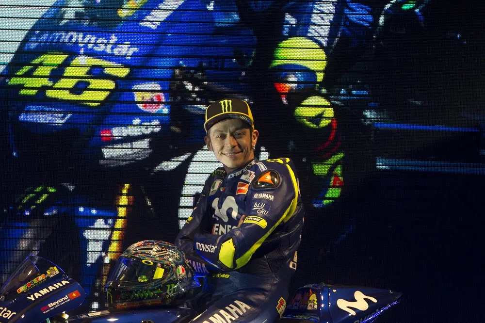 Pebalap Movistar Yamaha, Valentino Rossi, belum memutuskan apakah bakal memperpanjang kontrak di Yamaha atau tidak. (AP Photo/Paul White)