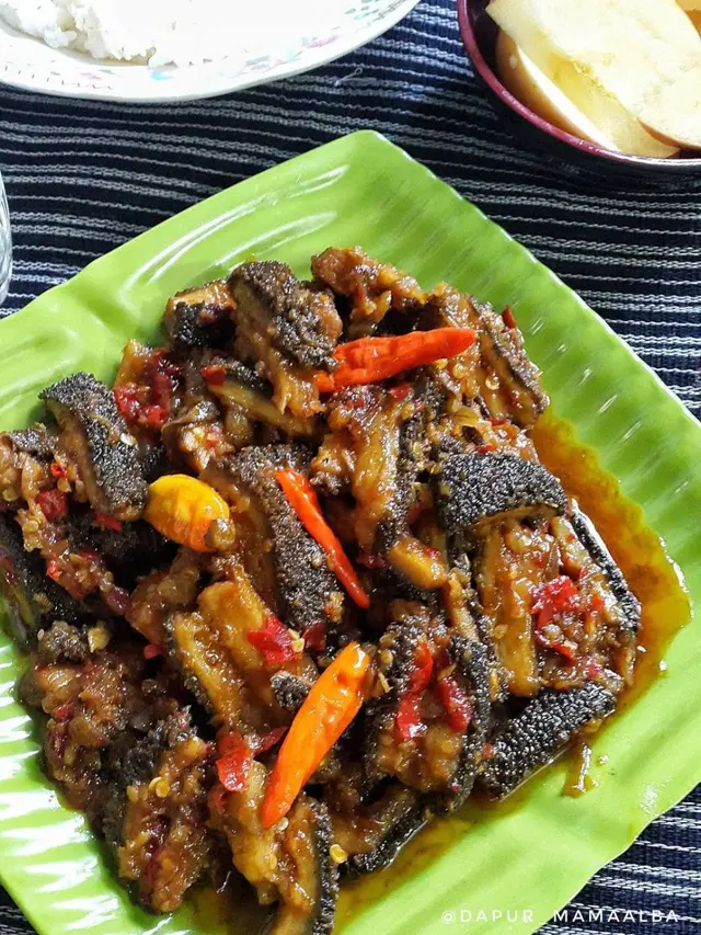 Sepiring babat gongso pedas