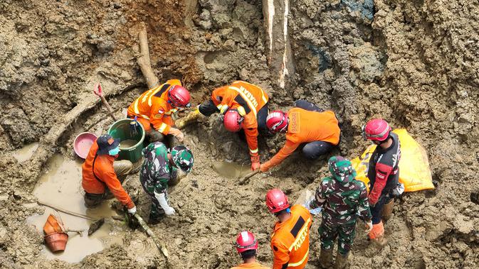 Tiga Meter di Bawah Tanah: Nenek 90 Tahun Korban Longsor Banjarnegara Ditemukan