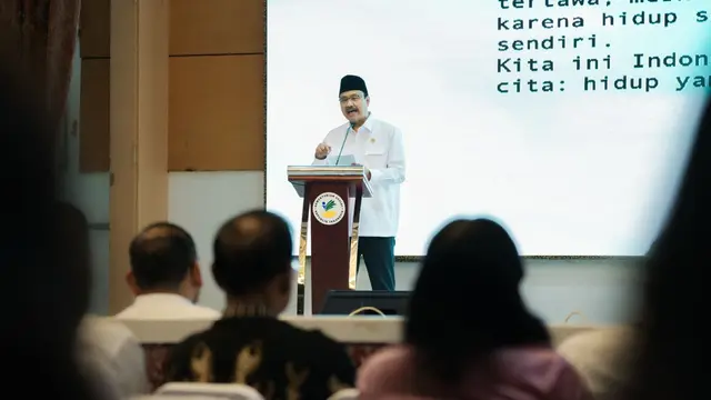 Gus Ipul Baca Puisi Tentang Toleransi saat Perayaan Paskah di Kemensos