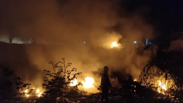 TPA Kopiluhur Cirebon Terbakar, Proses Pemadaman Terkendala Cuaca