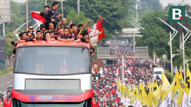 Foto: Pemandangan Menakjubkan! Begini Jadinya Ketika Bus Timnas Indonesia U-22 saat Melewati Ikon Kota Jakarta saat Kira87uara