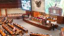 Ketua DPR Puan Maharani memberikan sambutan saat rapat paripurna ke-28 masa persidangan V tahun 2021-2022 di Kompleks Parlemen, Senayan, Jakarta, Kamis (7/7/2022).  Rapat Paripurna tersebut mendengarkan pendapat fraksi terhadap RUU usul inisiatif Komisi IV DPR tentang konservasi sumber daya alam hayati dan ekosistemnya. (Liputan6.com/Angga Yuniar)