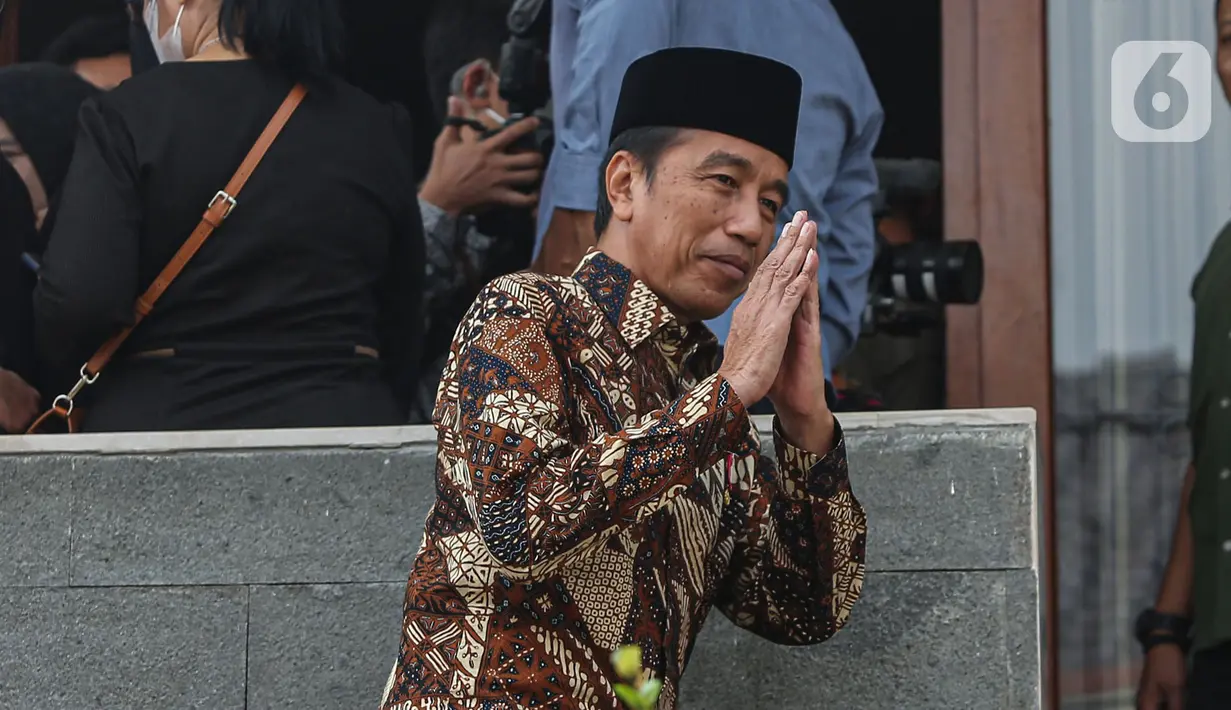 Setibanya, Presiden Jokowi langsung masuk ke dalam rumah duka. (Liputan6.com/Angga Yuniar)