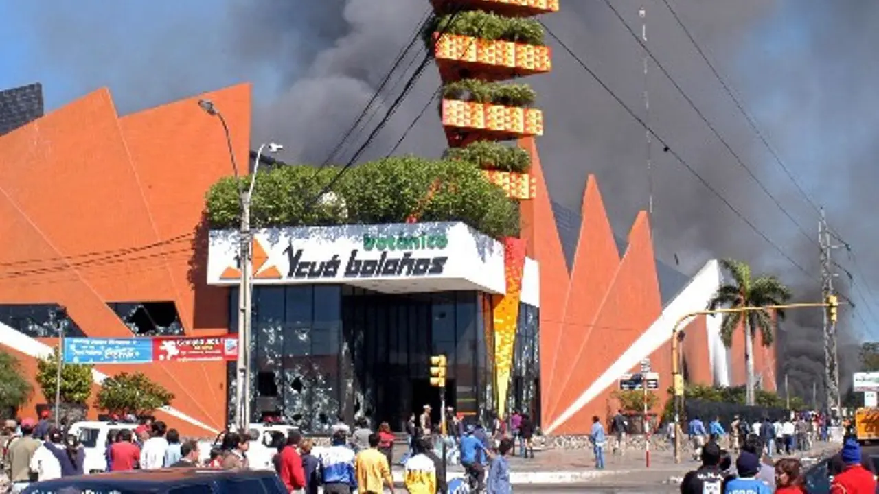 1-8-2004: Tragedi Jago Merah Supermarket yang Telan 900 Korban