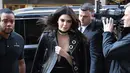 Kendall Jenner memulai mengumbar payudaranya di tahun 2014. Ia juga ketagihan berjalan-jalan di kota besar tanpa mengenakan bra. (AFP/Bintang.com)