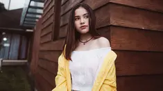 Melalui akun Instagram pribadinya, Nicole sering mengunggah gaya penampilannya. Remaja kelahiran 13 Maret 2004 ini juga beberapa kali terlihat menggunakan baju off shoulder ataupun tanpa lengan. (Liputan6.com/IG/nicoleparham_)