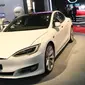 Tesla Model S P100D hadir di IIMS 2017. (Herdi Muhardi)