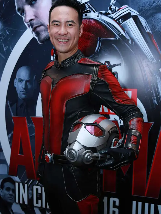 Daniel Mananta mengenakan kostum Ant-man, superhero produksi Marvel. (Bintang/Deki Prayoga)