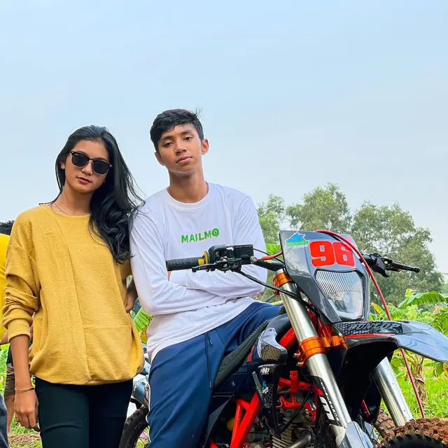 6 Potret Kebersamaan Arie Anak Windy Wulandari dan Flavio Zaviera, Disebut Cocok