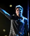 Hidup sebagai seorang pesohor terkenal di Hollywood dan selalu dikelilingi oleh penggemar fanatik tak selamanya terasa menyenangkan. Paling tidak, hal tersebut tengah dirasakan oleh Niall Horan, anggota boyband One Direction. (AFP/Christopher Polk)
