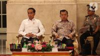 Presiden Joko Widodo (Jokowi) didampingi Wakil Presiden Jusuf Kalla memimpin Sidang Kabinet Paripurna di Istana Negara, Jakarta, Kamis (3/10/2019). Sidang kabinet paripurna ini merupakan rapat besar yang terakhir digelar oleh Pemerintahan kabinet kerja. (Liputan6.com/Angga Yuniar)