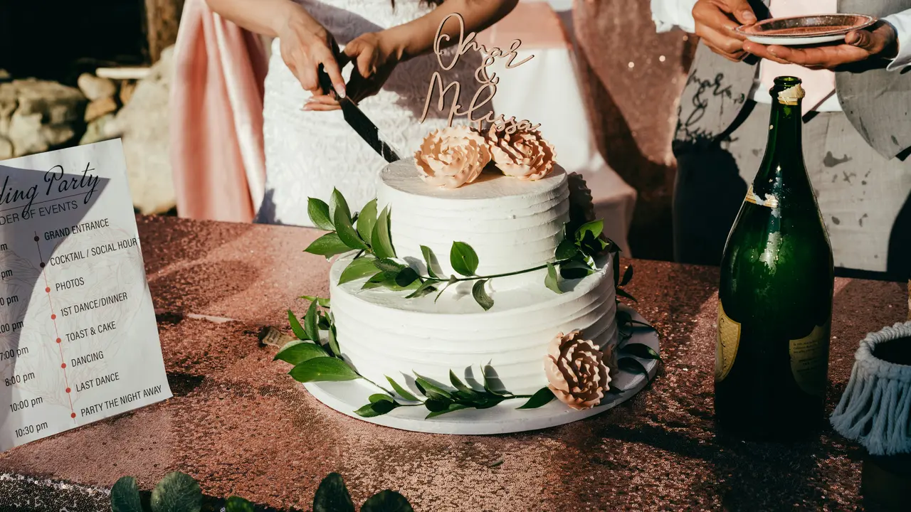 ilustrasi kue pernikahan wedding cake