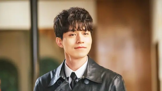 Selain menemui secara langsung, Lee Dong Wook juga akan menemui penggemarnya lewat live streaming.