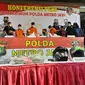 Polisi menangkap tiga tersangka penembakan terhadap paranormal di Tangerang. Kepolisian menyatakan bahwa korban bukan seorang ustaz, seperti yang ramai diberitakan. (Liputan6.com/Ady Anugrahadi)
