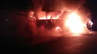 Bus Rosalia Indah jurusan Malang-Purwokerto terbakar di Krumput Kabupaten Banyumas, Jawa Tengah. (Foto: Liputan6.com/TRC BPBD Banyumas/Muhamad Ridlo)